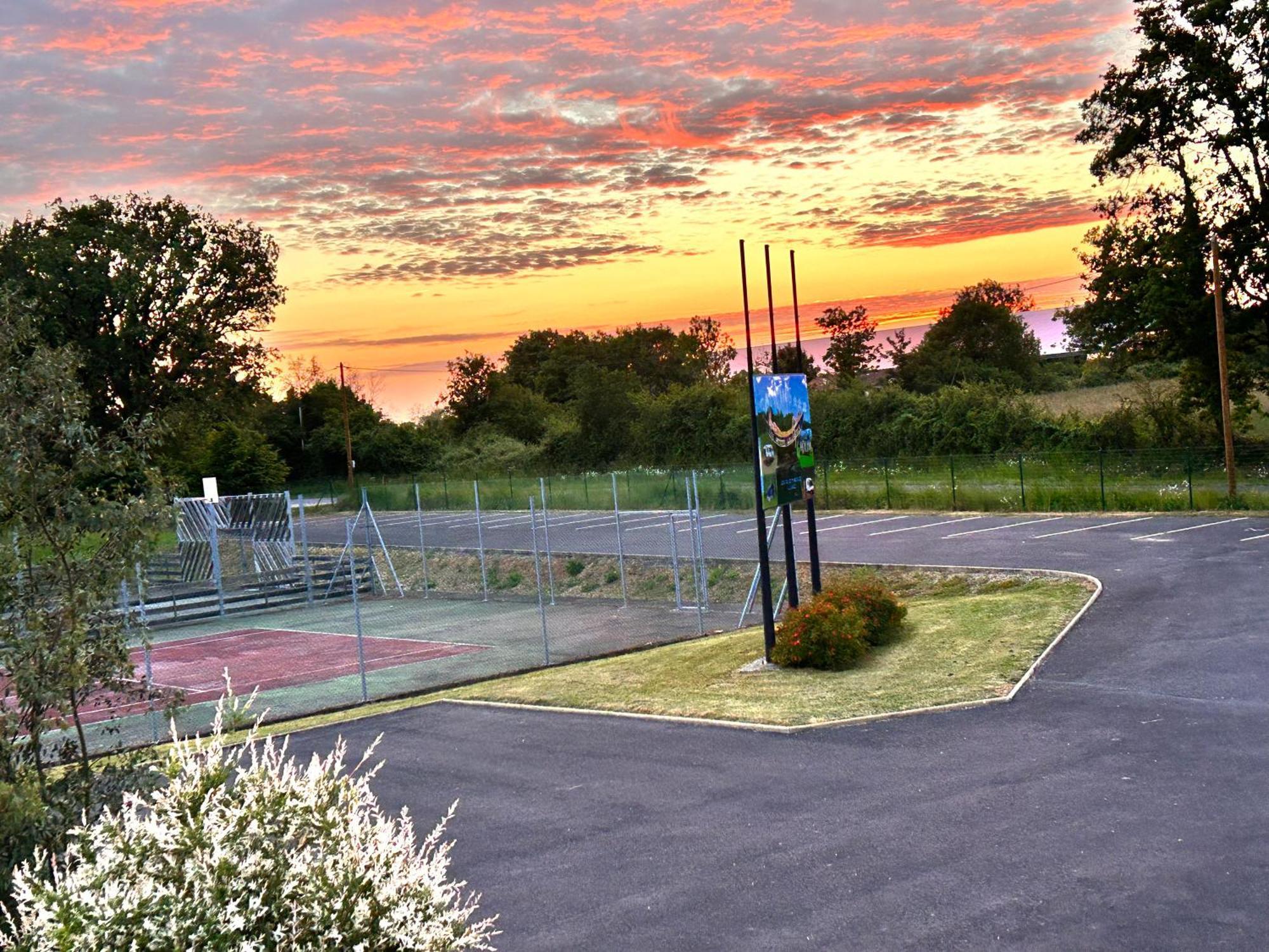 Camping Les Petites Minaudieres Coussay-les-Bois Exterior foto